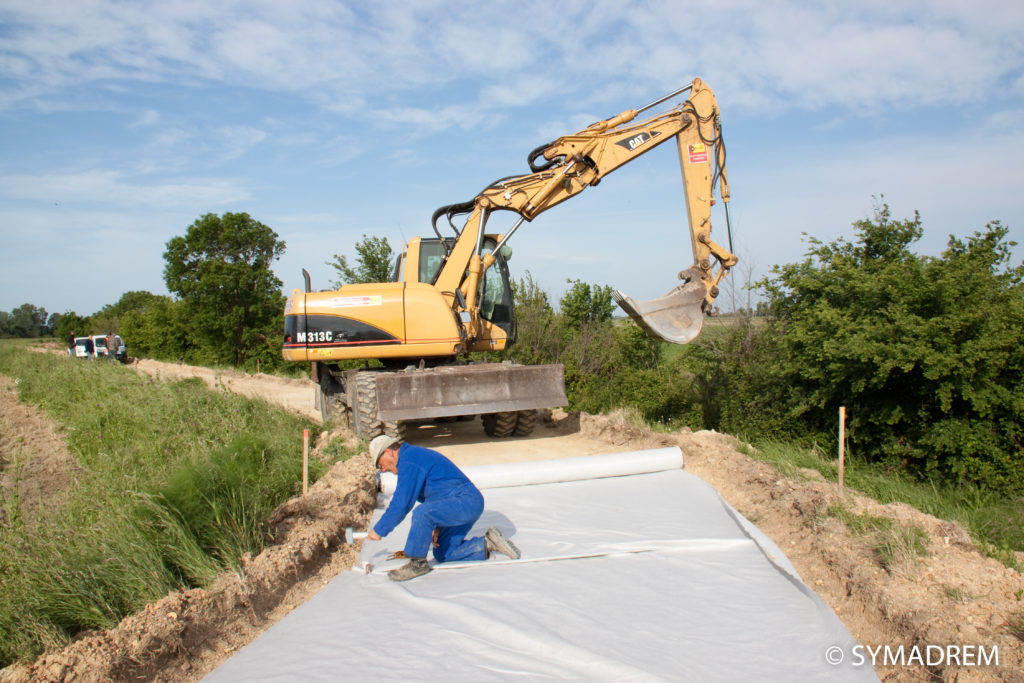 Pose d'un geotextile anti-contaminant