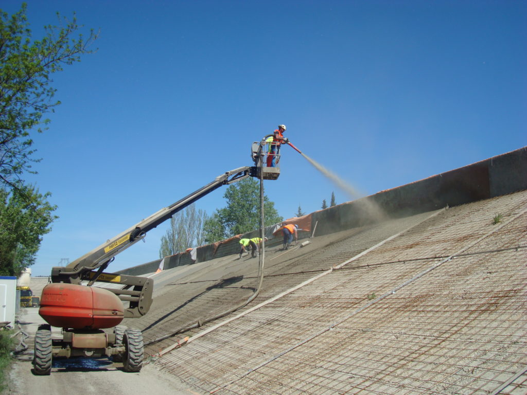 Réalisation d'un masque étanche en béton projeté