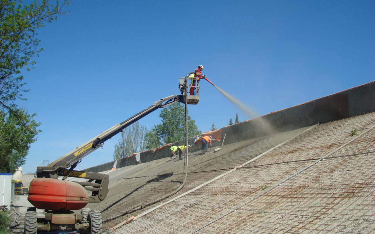 Réalisation d'un masque étanche en béton projeté