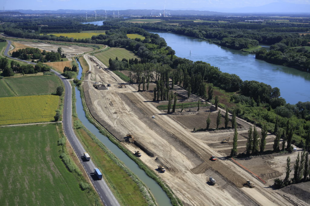 Travaux de la digue Beaucaire-Fourques