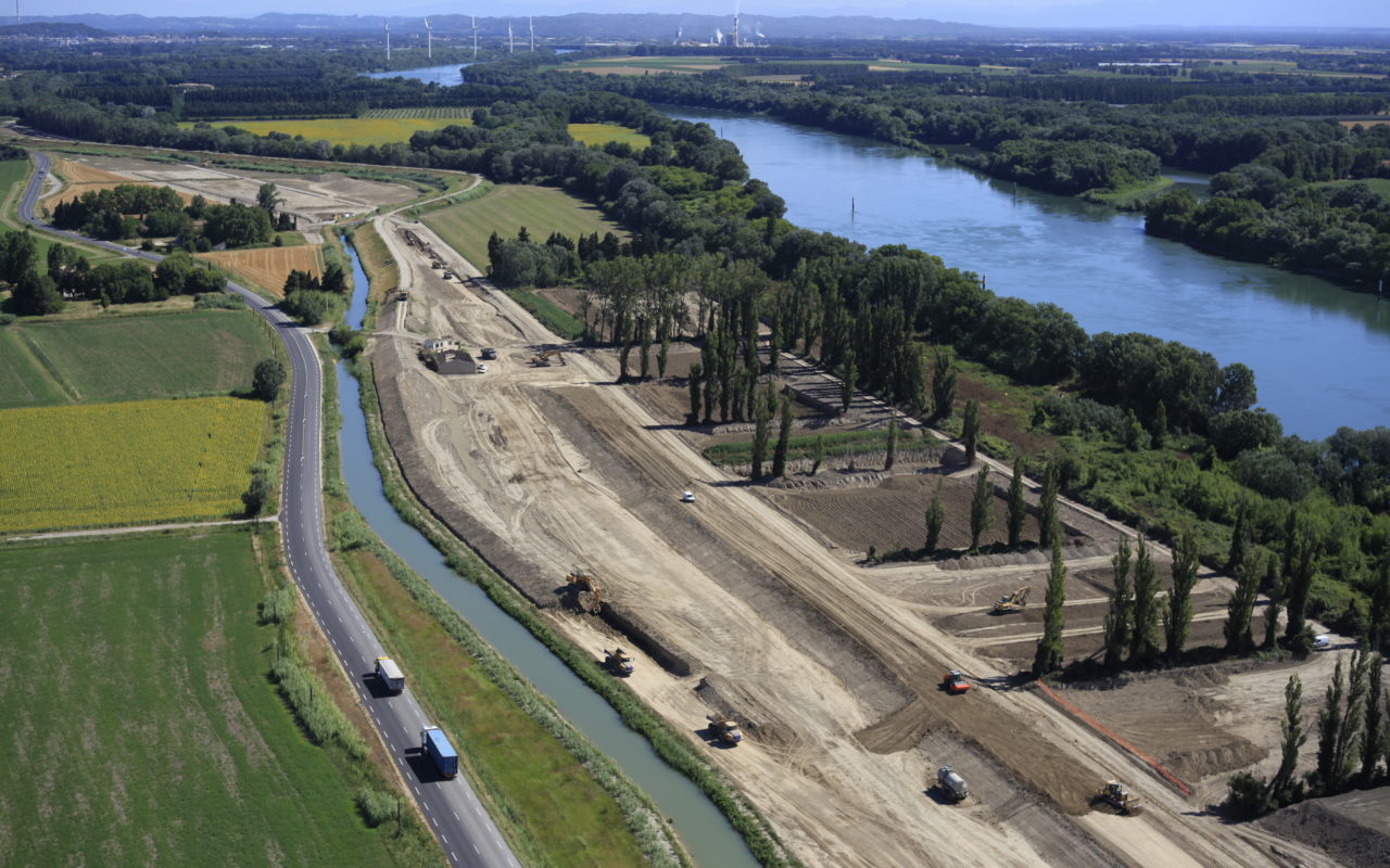 Travaux de la digue Beaucaire-Fourques