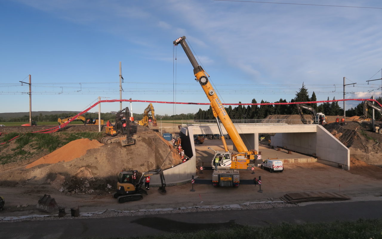 Mise en transparence du remblai ferroviaire-ripage de l'ouvrage