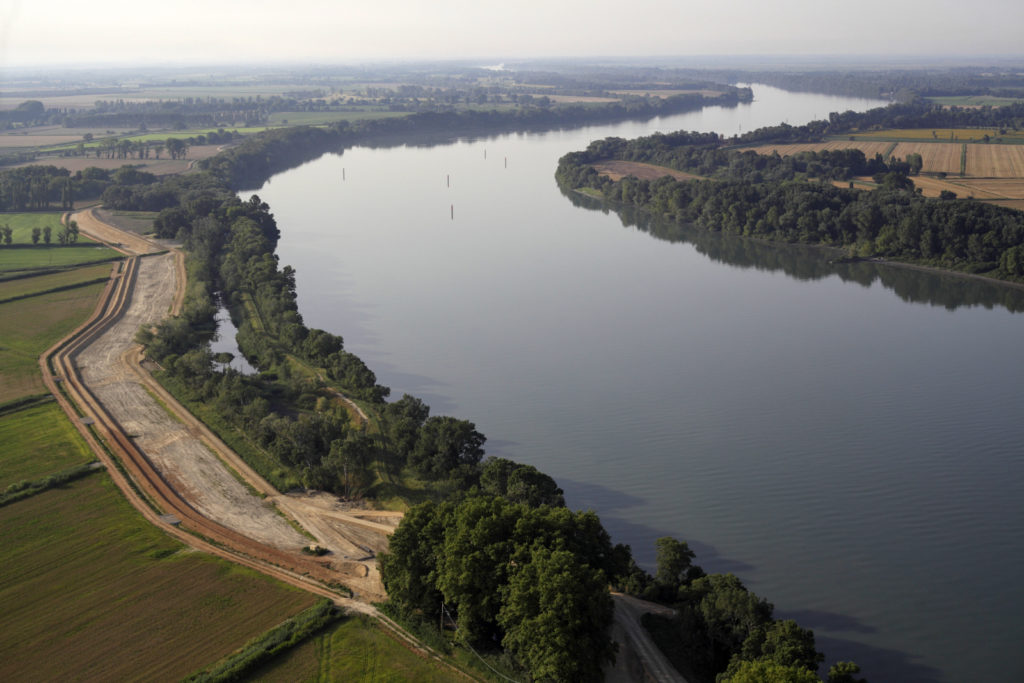 Reconstruction de la digue Sud Arles en retrait du fleuve