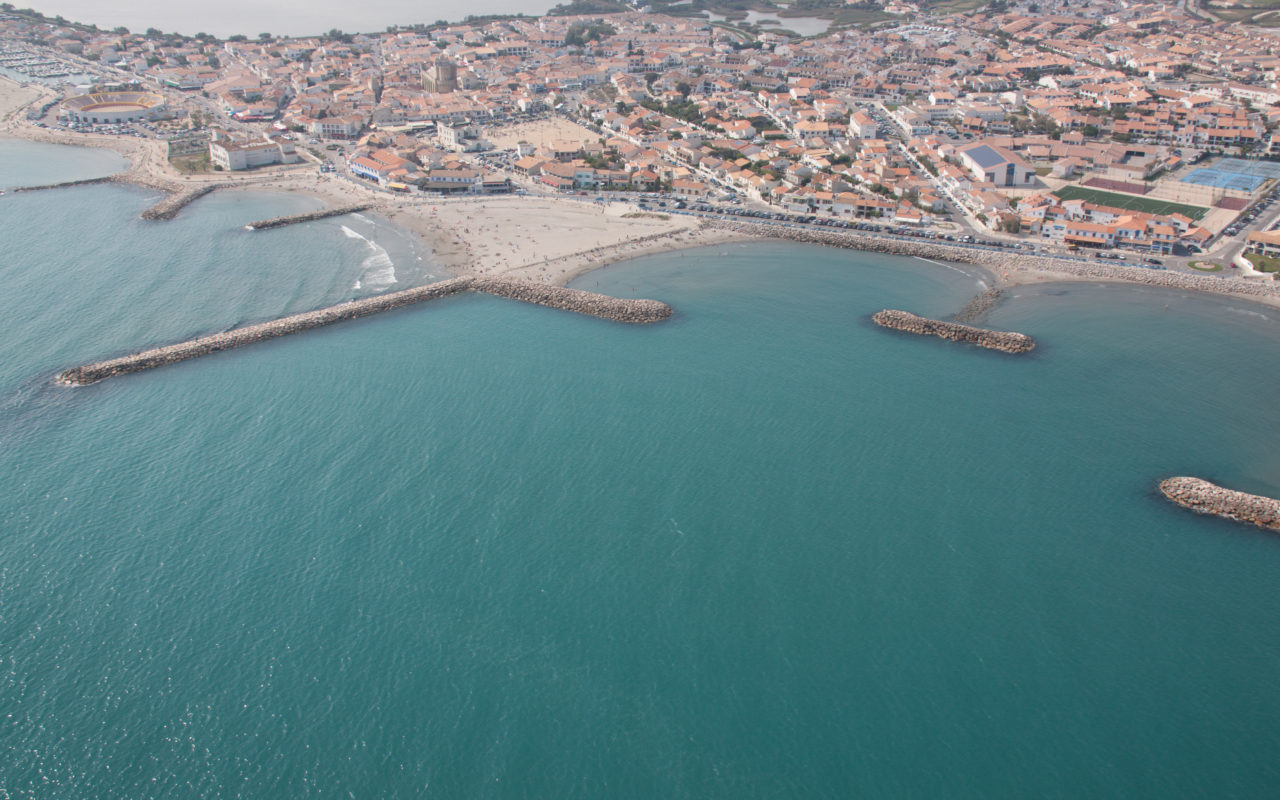 Vues aériennes des ouvrages de protection des Saintes-Maries-de-la-Mer