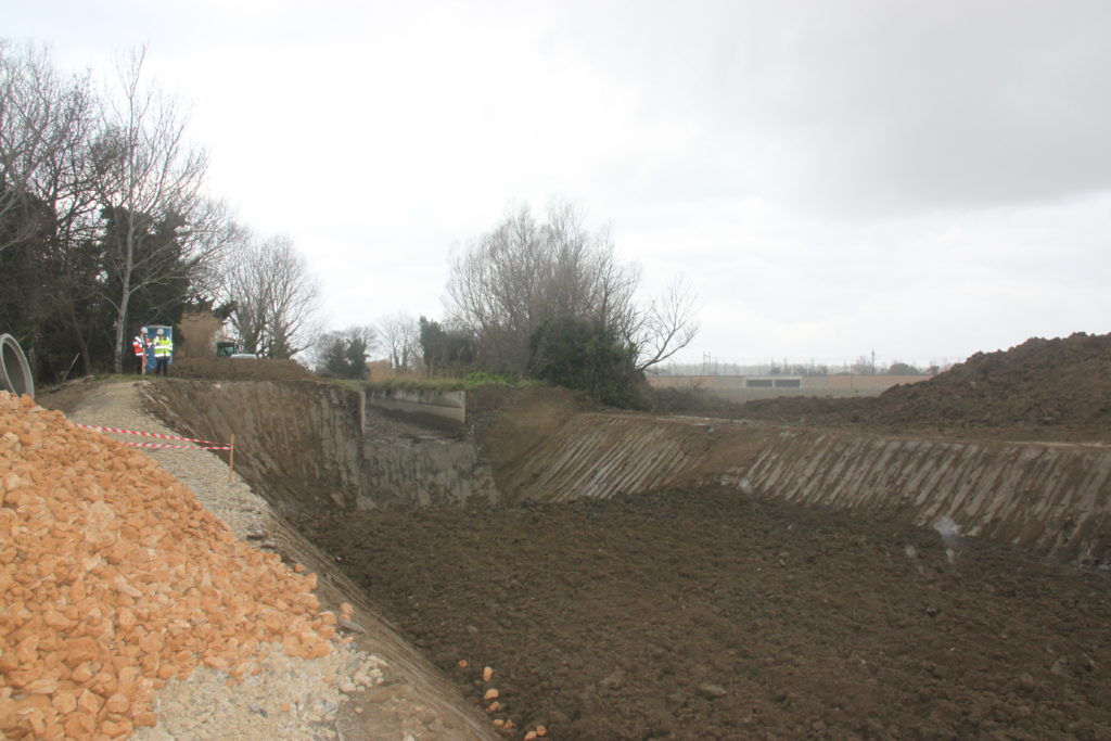 Travaux pour l'enfouissement du canal des alpines