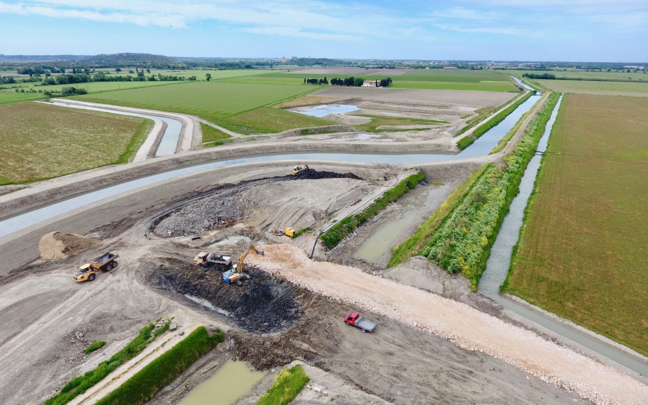 Déviation du canal du Vigueirat avant construction du siphon