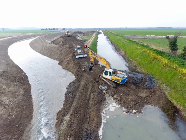 Déviation du Vigueirat afin de construire le siphon