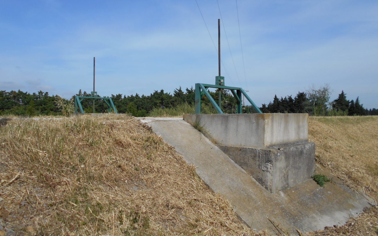 Ouvrage hydraulique traversant - grand Rhône droit