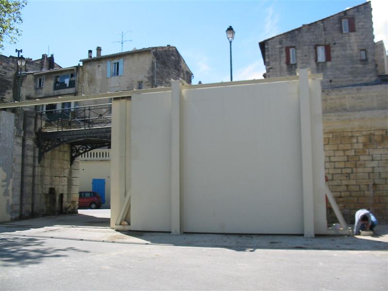 Porte métallique de Beaucaire installée