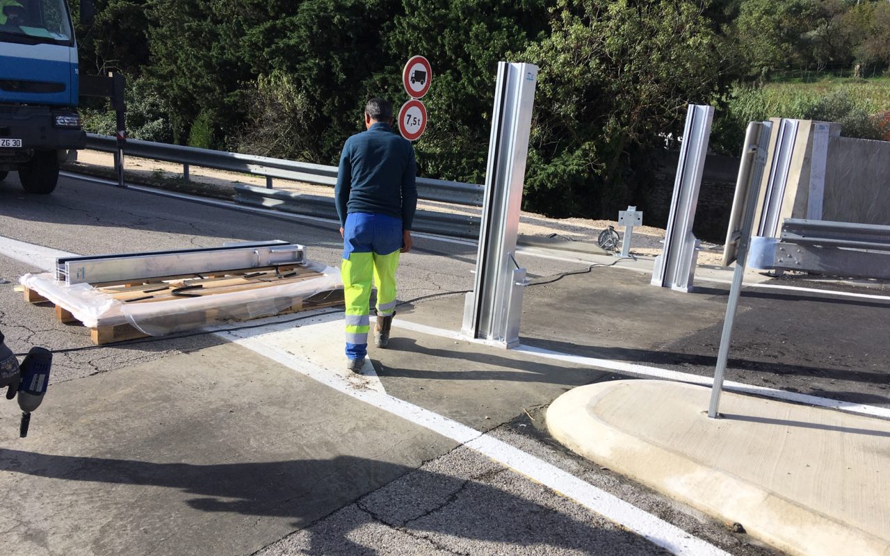 Montage des batardeaux digue des Marguilliers à Beaucaire