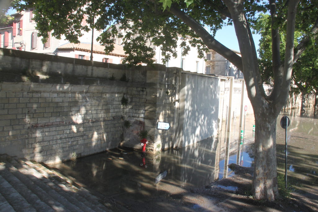 Porte de la digue de la Banquette à Beaucaire