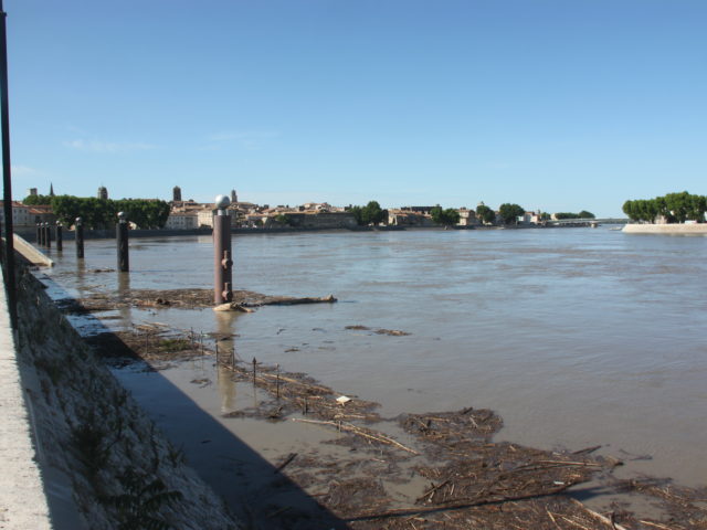 Quais d'Arles lors de la crue du 11 mai 2021