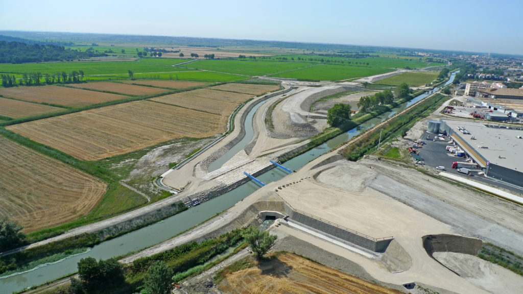 1er siphon sous le Vigueirat construit au Nord d'Arles