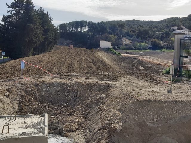 Reprise des travaux de rehaussement de la digue des Marguilliers à Beaucaire