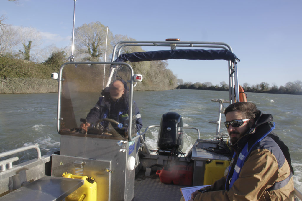 Inspection des berges par voie nautique, petit Rhône