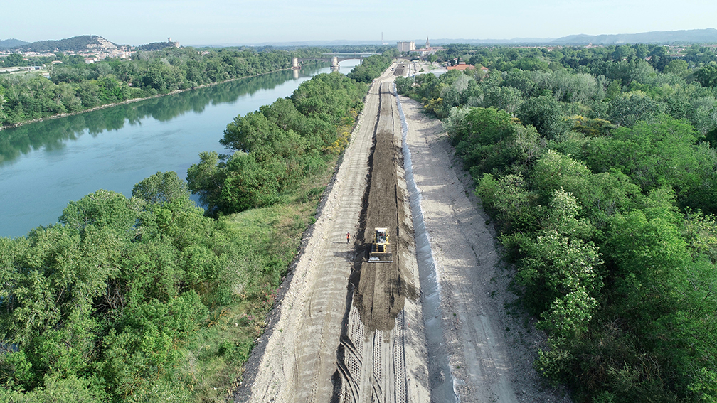 Site industrialo-fluvial de Tarascon en cours de rehaussement