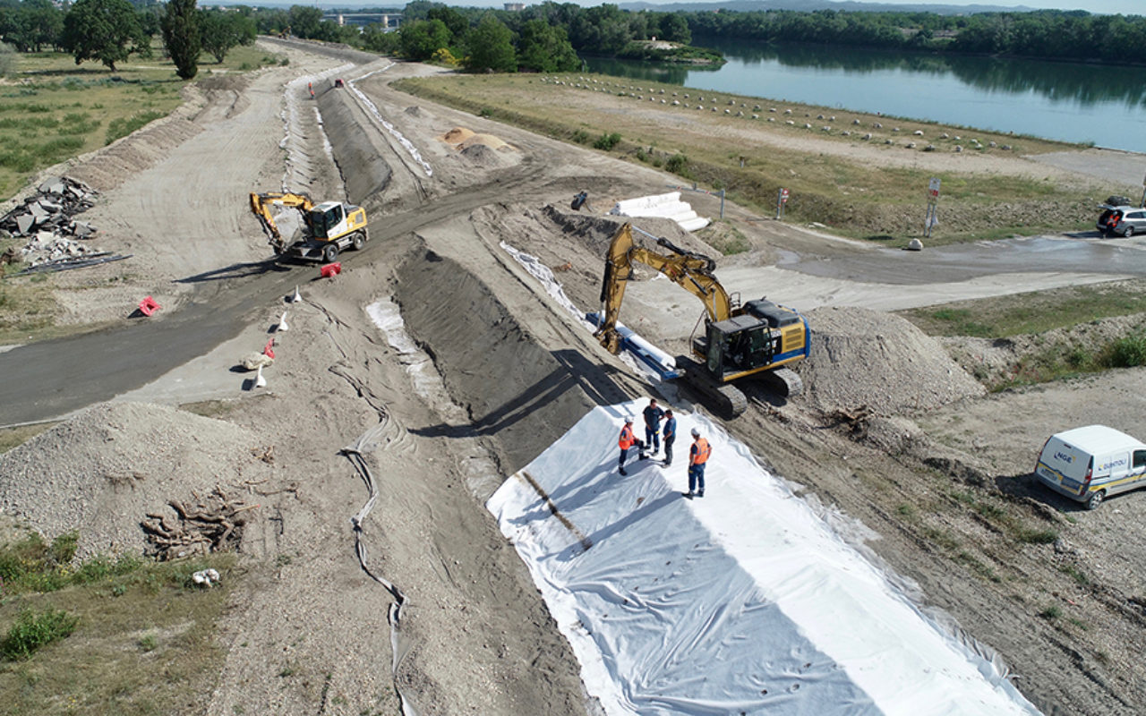 Site industrialo-portuaire de Beaucaire en cours de rehaussement