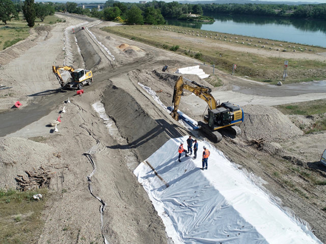 Site industrialo-portuaire de Beaucaire en cours de rehaussement