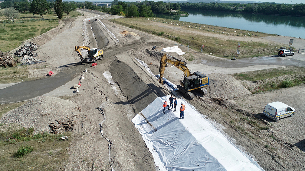 Site industrialo-portuaire de Beaucaire en cours de rehaussement