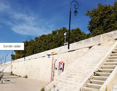 Photo-montage de l'installation d'une sonde radar sur les quais d'Arles