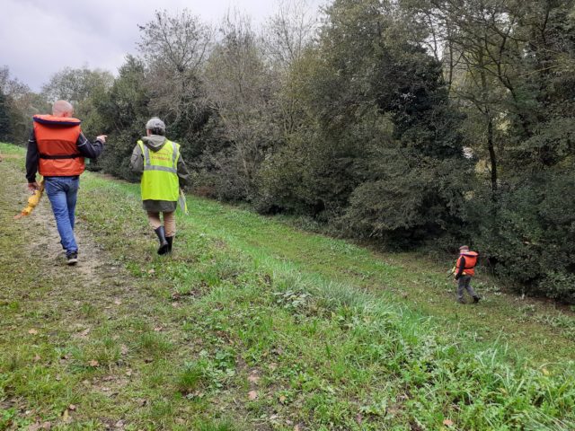 Équipe de réserve communale en cours d'inspection