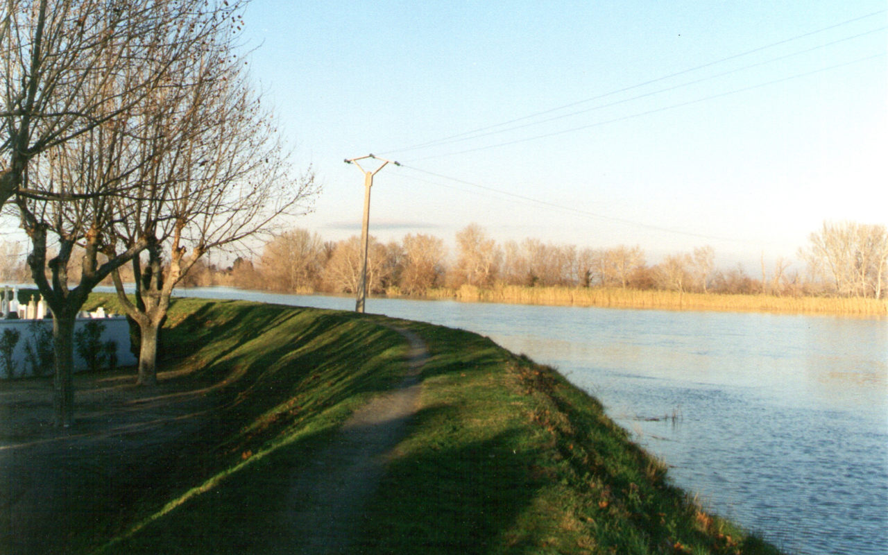 Inondation du ségonnal à Fourques - Janvier 1994