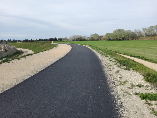 Piste cyclable à Fourques