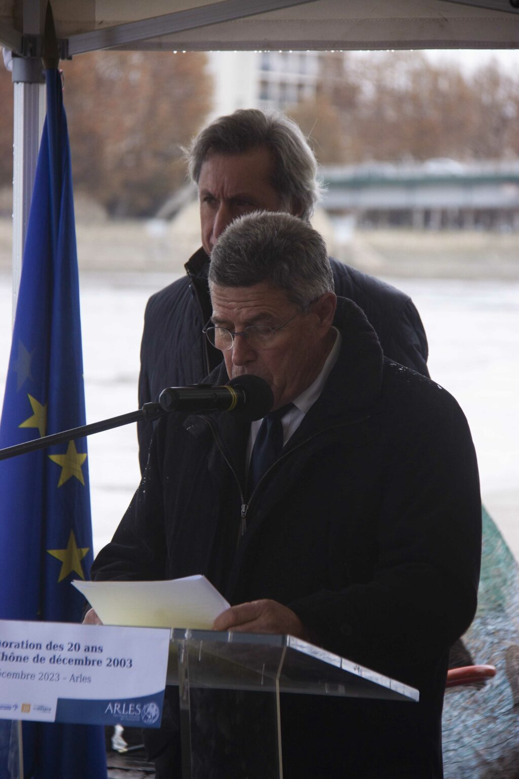 Cérémonie de commémoration des 20 ans de la crue du Rhône de décembre 2003 sur les quais d'Arles