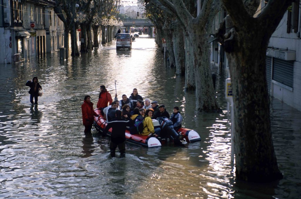 Photo affiche Inondation regard crue