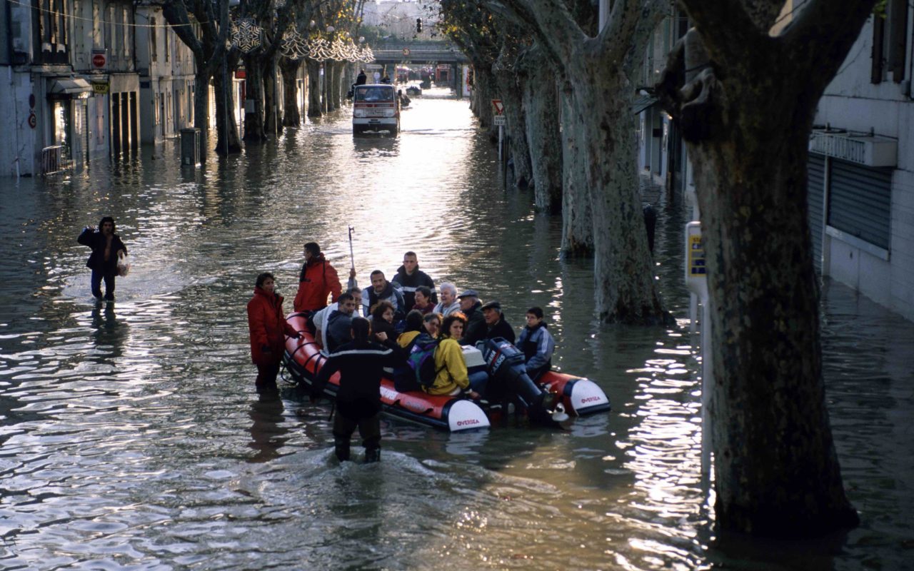 Photo affiche Inondation regard crue