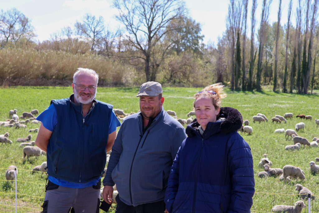 Les bergers Carlos et Anna avec Bruno le garde-digues